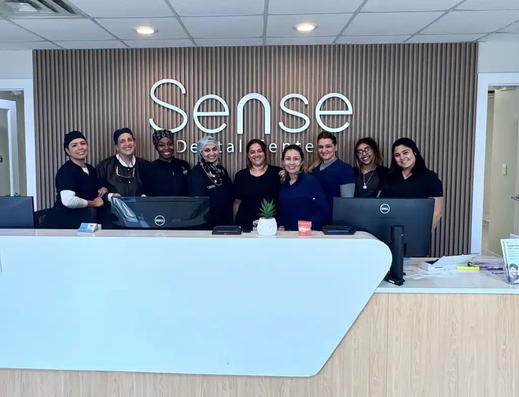Equipo de atención de Sense Dental Center en la clínica de Orlando, FL